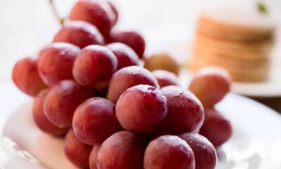 Essa frutífera enche de frutos em pouco tempo e tem sabor parecido com uva