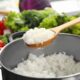 Arroz soltinho e sem erro com esses três passos que garantem uma receita perfeita, mesmo sem prática