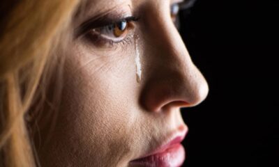 O choro, além de "soltar" o que está reprimido em nós, traz inúmeros benefícios para a saúde mental - Créditos: depositphotos.com / IgorTishenko