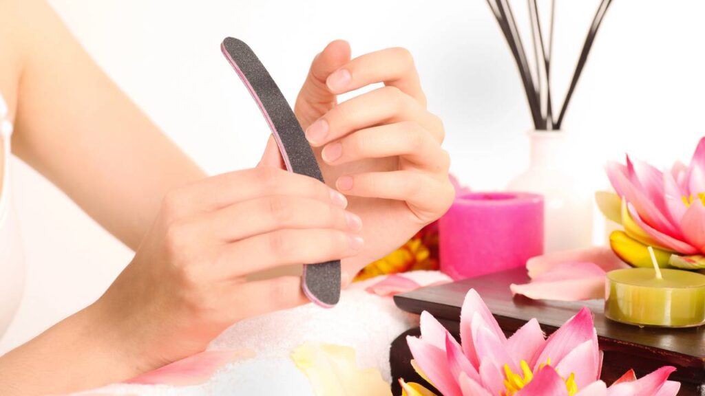 Como cuidar das unhas em casa e manter o brilho natural por mais tempo