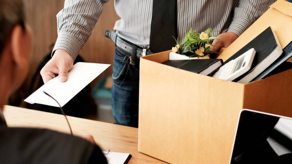 Funcionário foi demitido uma semana depois da admissão e recebeu indenização