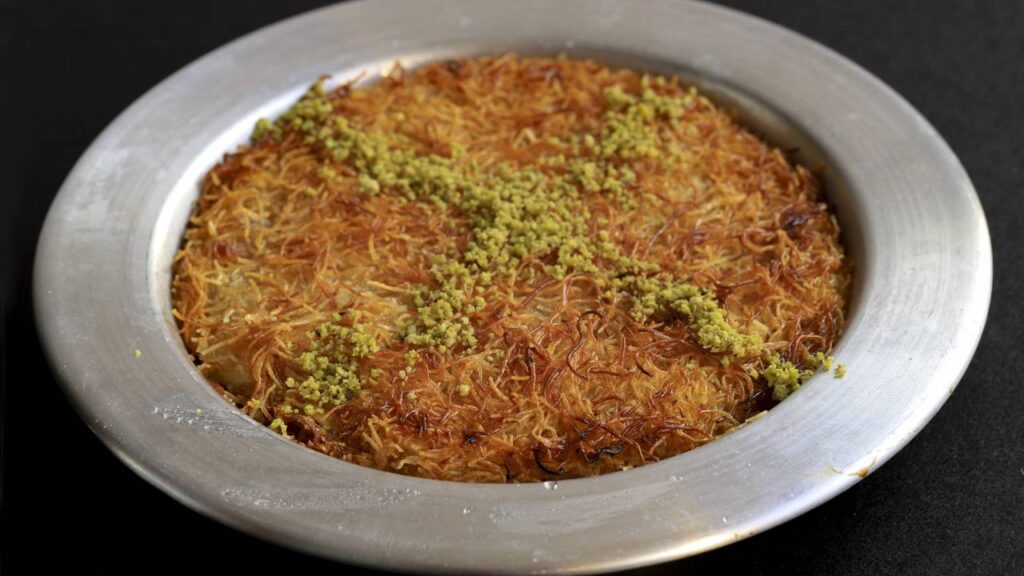 O doce árabe que derrete na boca e virou sensação nas confeitarias