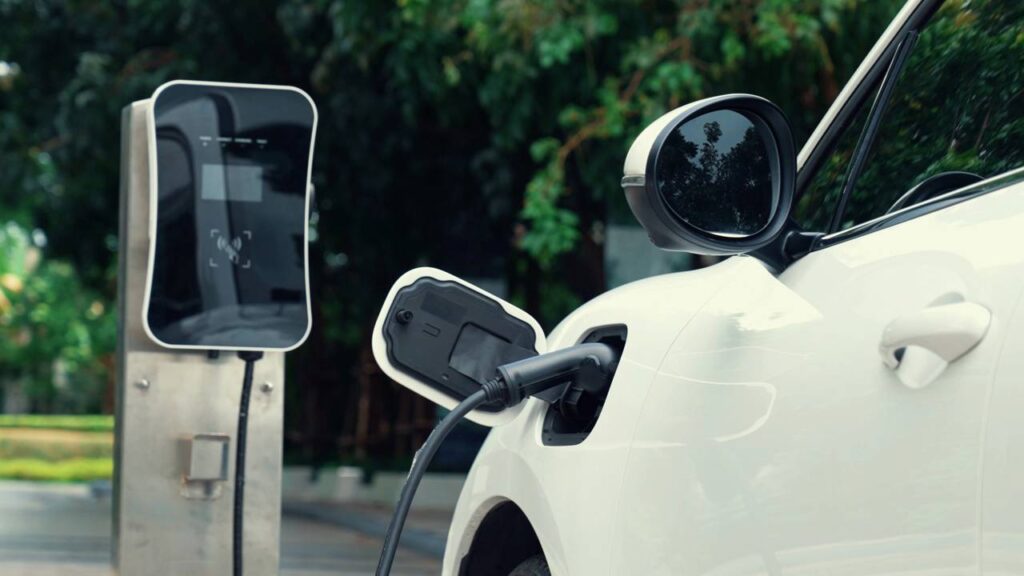 O que acontece com a bateria de um carro elétrico após 10 anos de uso?