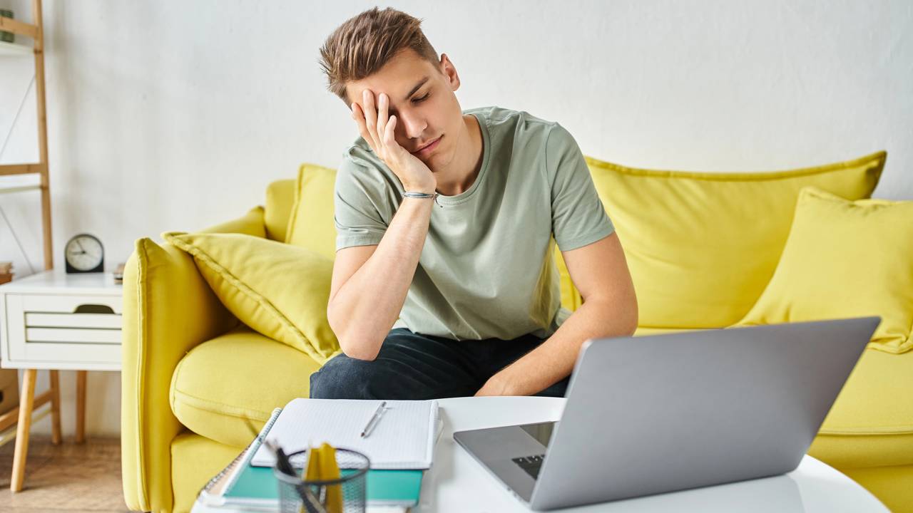 O corpo mostra um sinal bem claro quando falta vitamina D e ele pode estar aparecendo em você