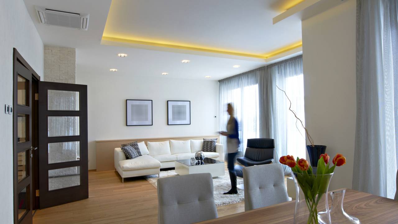 Essa ideia simples está transformando salas brasileiras sem gastar muito