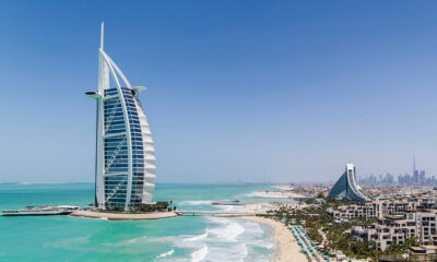 Construído em ilha artificial, hotel ‘7 estrelas’ desfila ousadia e exclusividade