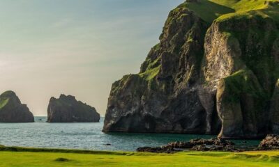 Rocha misteriosa em ilha da Islândia impressiona por semelhança com elefante gigante