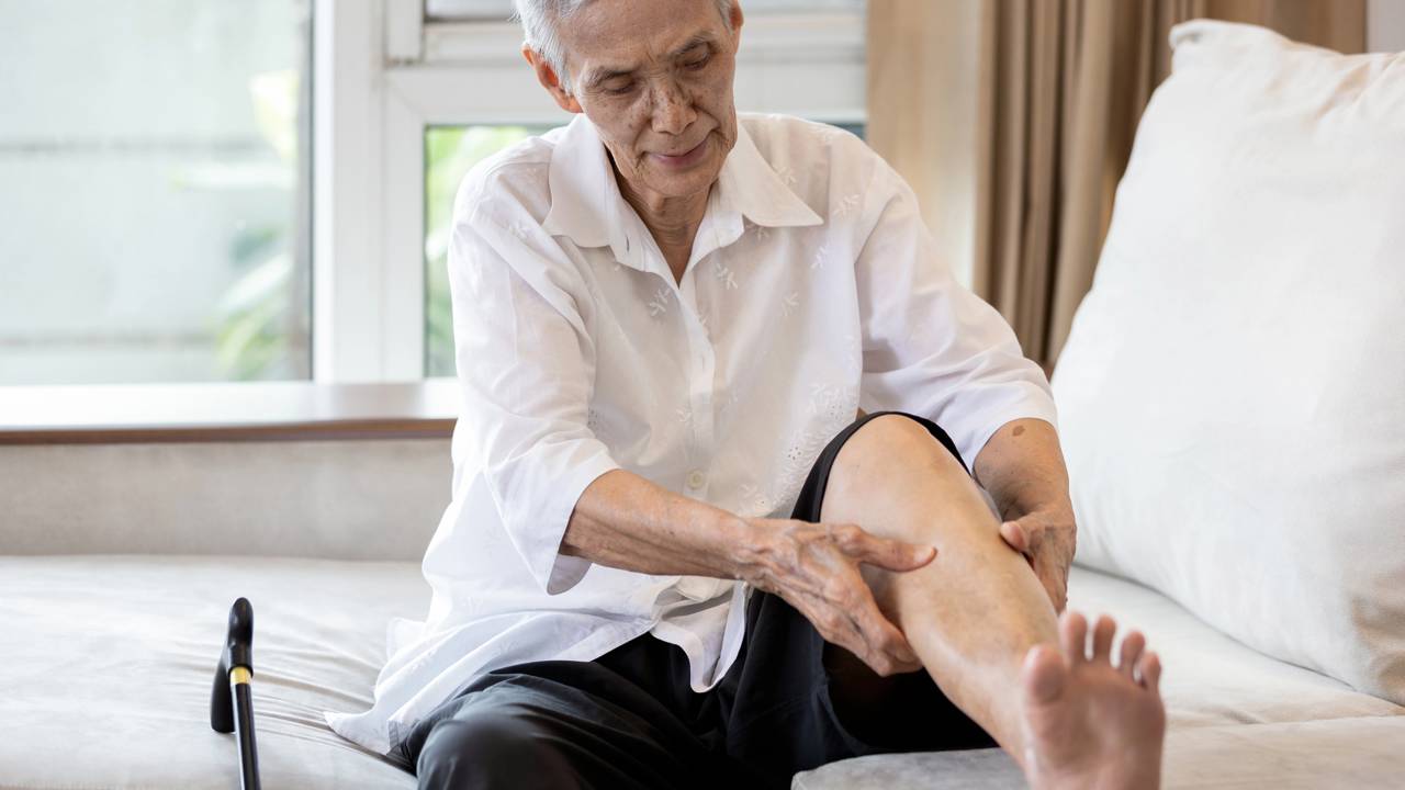 O sinal discreto nas pernas que pode indicar problema na circulação sanguínea