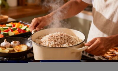 Essa receita com frango grelhado e arroz integral é tudo que seu jantar precisa