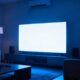TV ligada o dia todo pesa na conta de luz mais do que você imagina