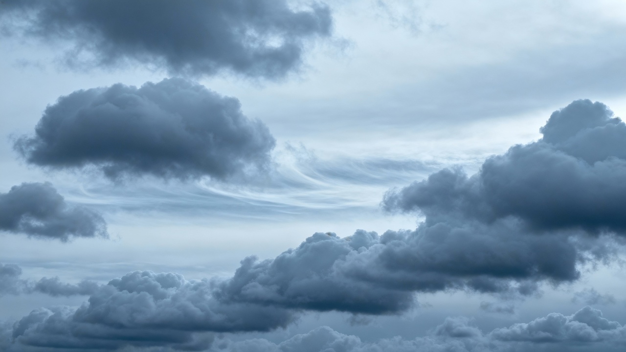 Por que as nuvens parecem correr mais rápido em dias frios e deixam o céu tão agitado