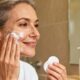 Limpeza de pele 40+: quanto custa e por que a pele muda após os 40