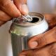 Por que o refrigerante perde o gás quando é aberto