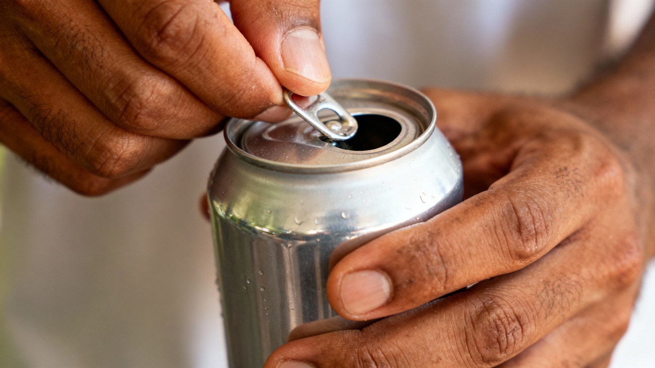 Por que o refrigerante perde o gás quando é aberto