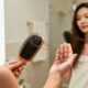 O que pode estar acelerando sua queda de cabelo no dia a dia sem que você note