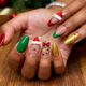 8 ideias de nail art natalinas incríveis para seu visual de Natal