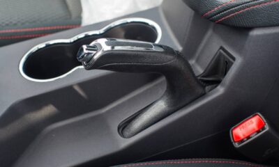 O erro comum com o freio de mão que pode custar caro