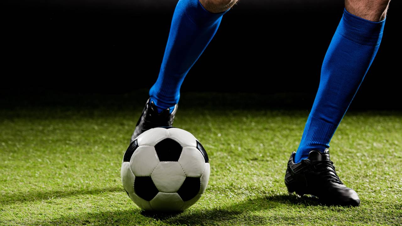 O chute que quebrou recordes e virou um dos mais marcantes do futebol