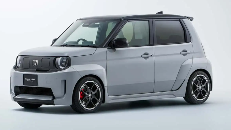 Honda apresenta seu novo carro elétrico com câmbio manual