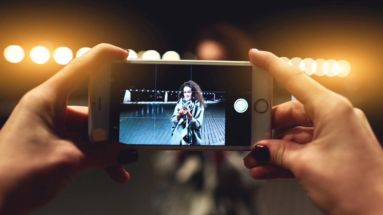 O truque do iPhone que está viralizando por deixar as fotos perfeitas à noite