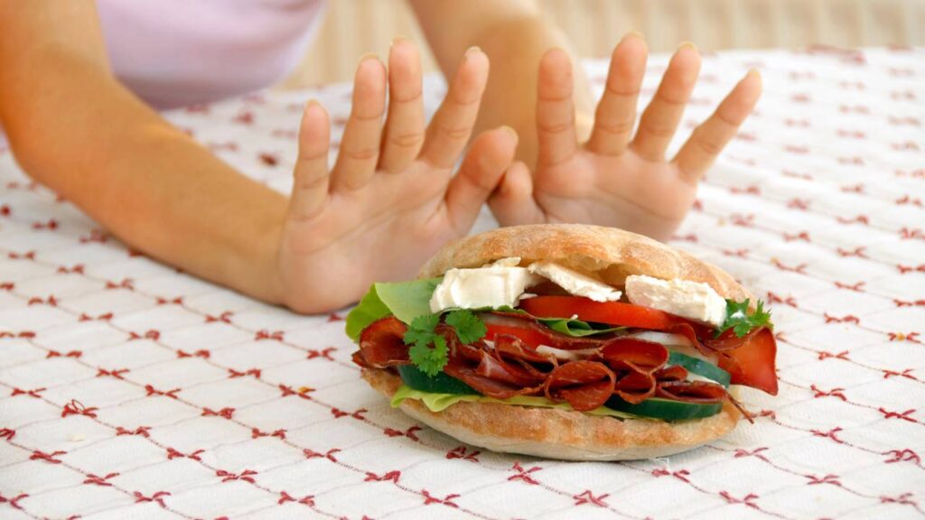 Passa longos períodos sem comer? O efeito no corpo pode surpreender