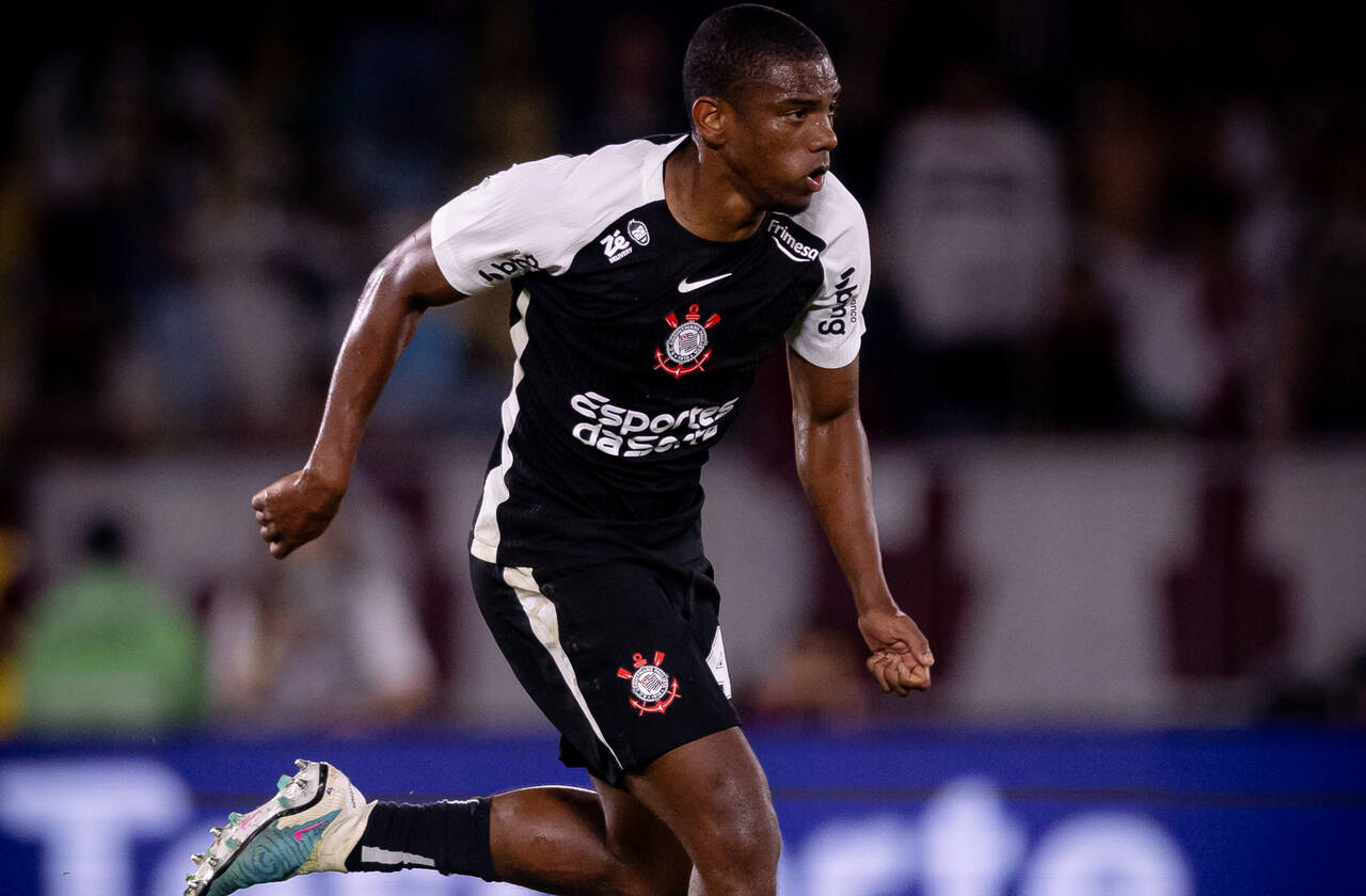 Venda de jovem promessa ao Milan trava e gera tensão nos bastidores do Corinthians