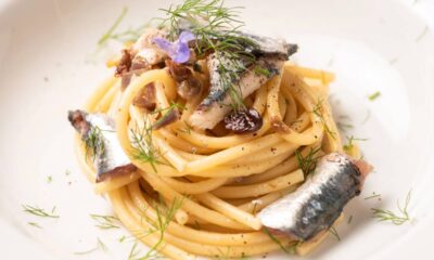 O macarrão alho e óleo com sardinha que transforma um prato simples em um banquete