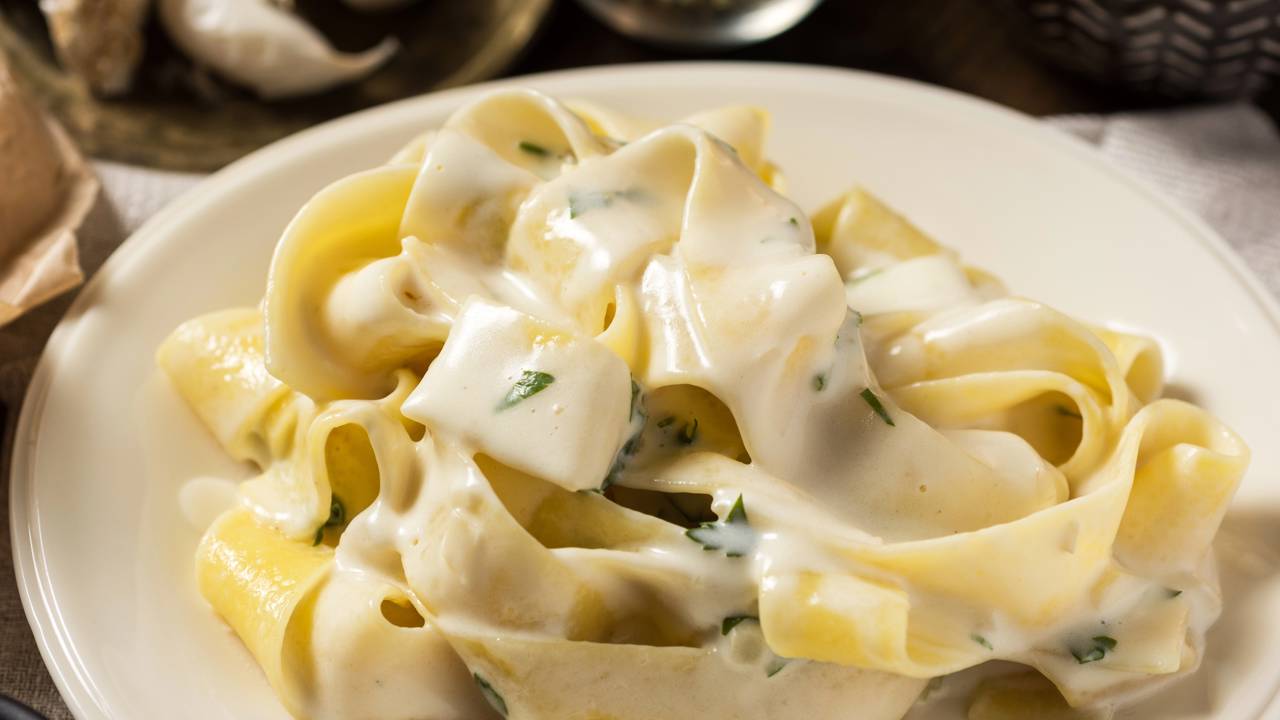 Aprendi com a minha vó o melhor macarrão cremoso de frango