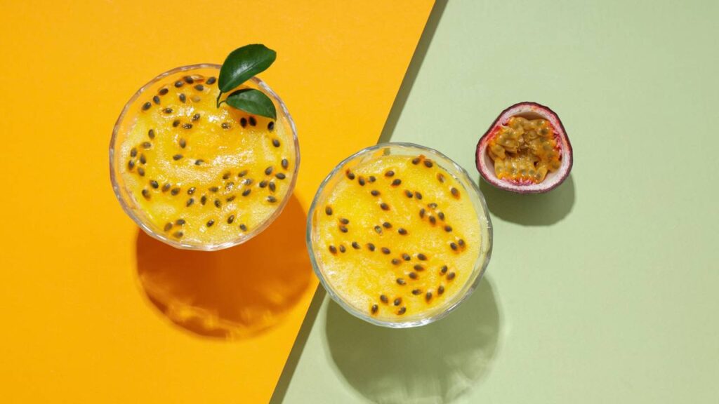 Aprendi a fazer esse mousse de maracujá com apenas 3 ingredientes