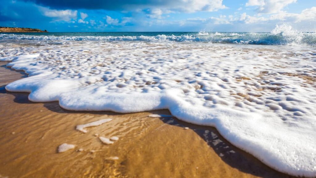 O som das ondas muda com a maré e guarda um mistério encantador