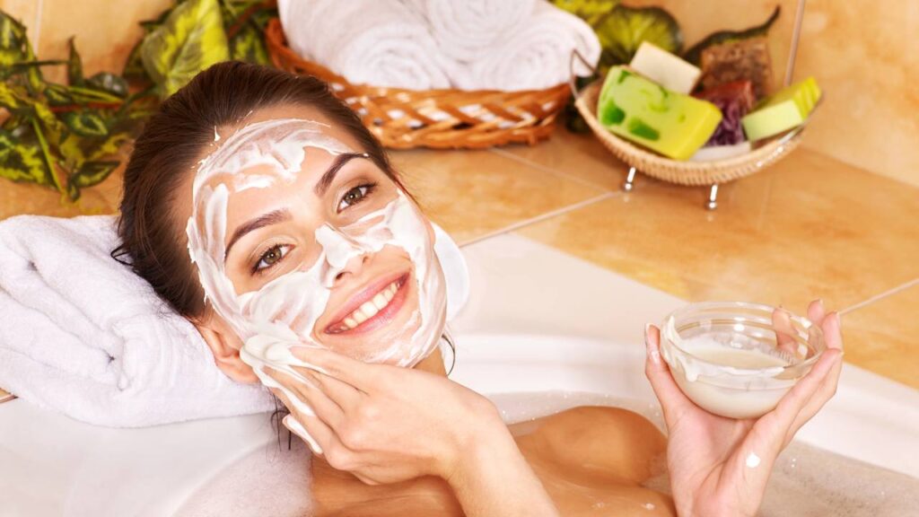 Essa máscara facial caseira promete pele macia em minutos