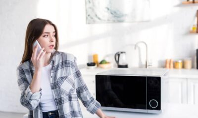 O prato do micro-ondas não gira à toa, tem um bom motivo para isso