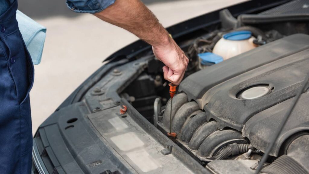 Cinco hábitos que acabam com o motor do carro sem você perceber