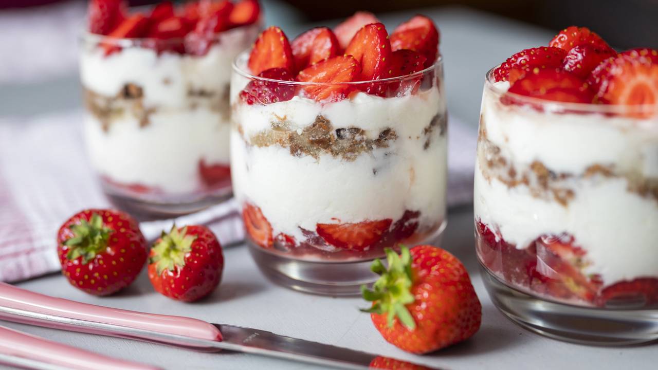 Minha mãe me ensinou como melhorar o mousse usando morango