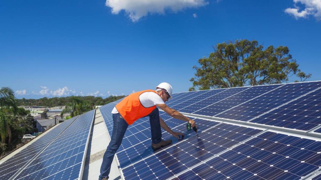A economia na conta de energia com o uso de painéis solares é entre 50% e 95% - Créditos: depositphotos.com / zstockphotos