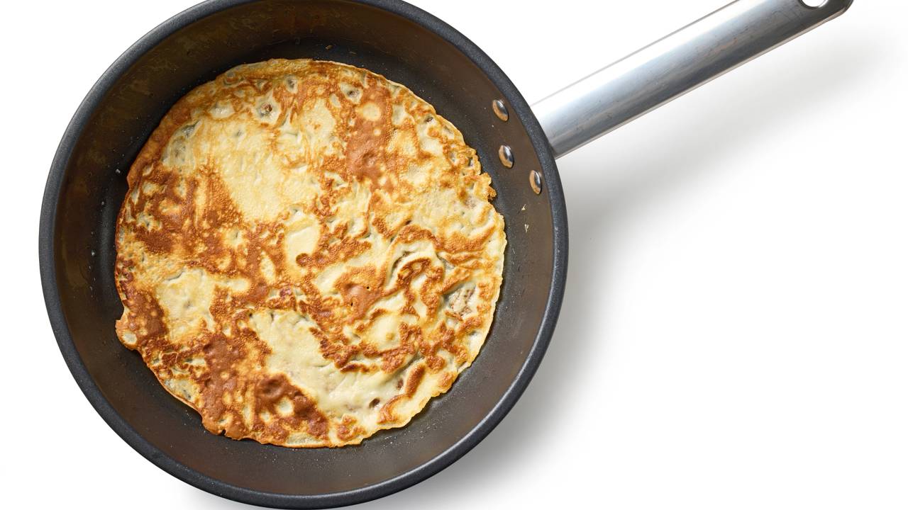 Essa receita de panqueca de leite em pó vai transformar seu café da manhã