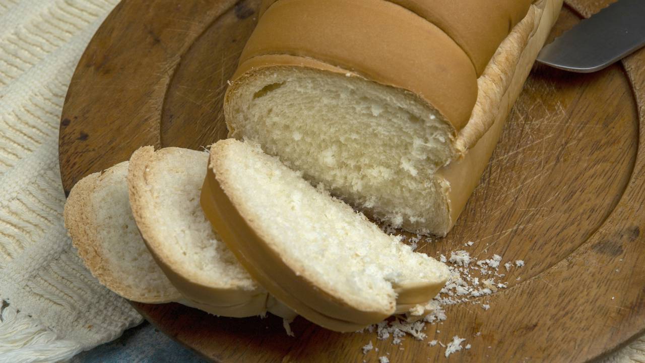 Pão caseiro simples que não precisa sovar para ficar fofinho