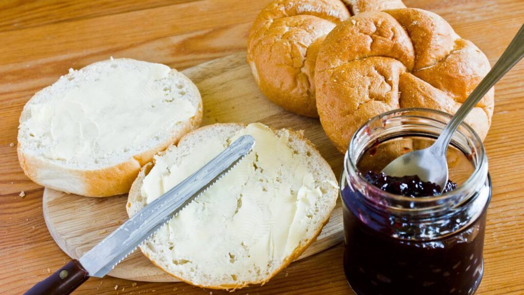 Receita de pão sem farinha e sem glúten, feito com ingredientes simples, é perfeito para o café da manhã
