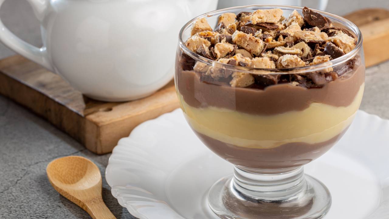 Aprendi com a minha mãe a fazer o melhor pavê de limão usando biscoito