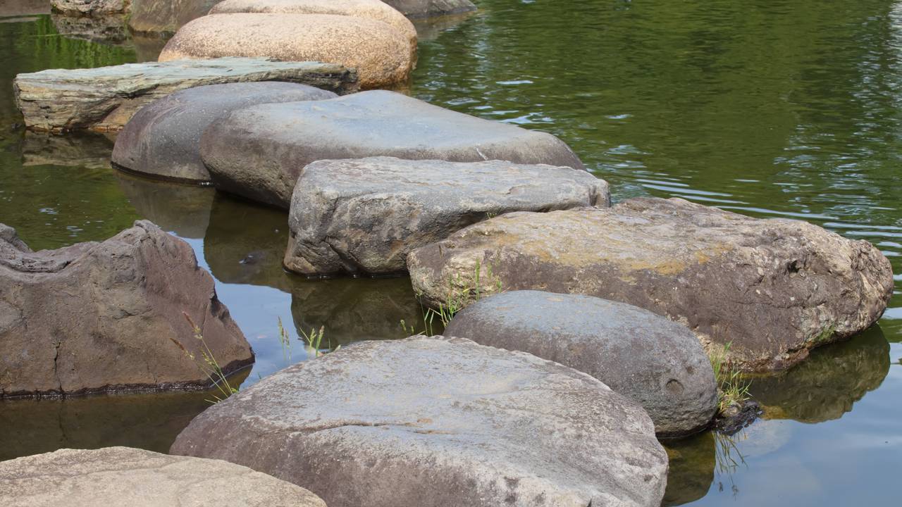 Por que as pedras das cachoeiras ficam tão lisas com o tempo