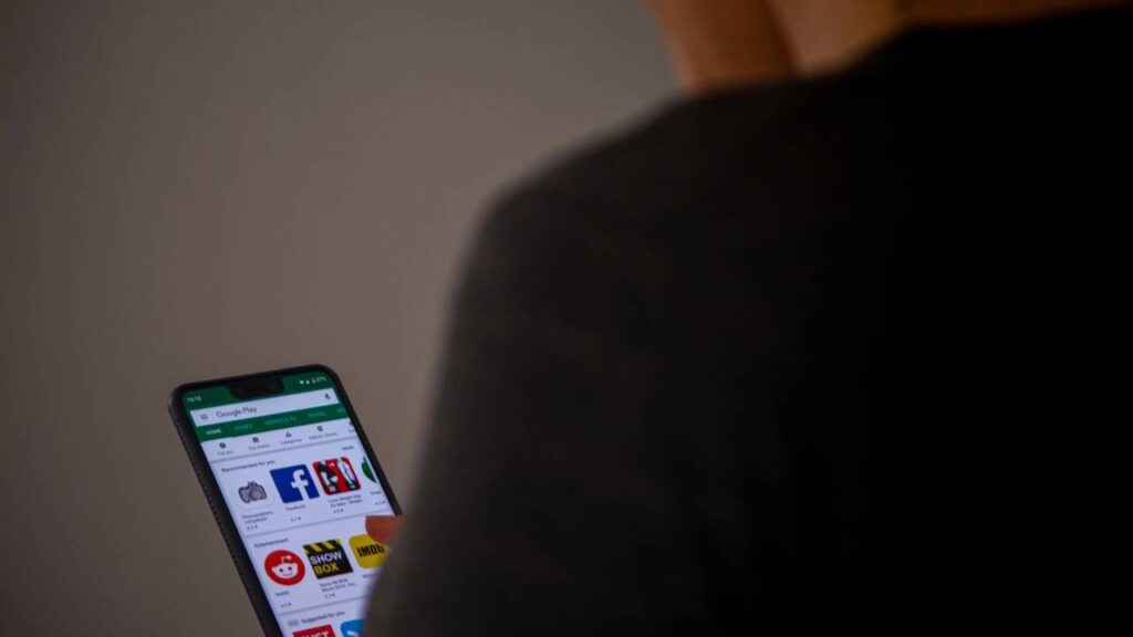 Você passa horas olhando redes sociais e nem percebe - Créditos: depositphotos.com / Therileyshot