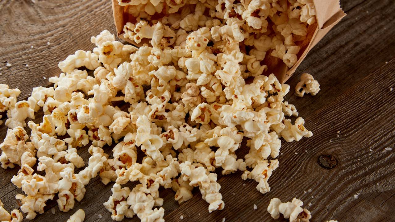 Saiba por que a pipoca estoura e vira um lanche leve e crocante
