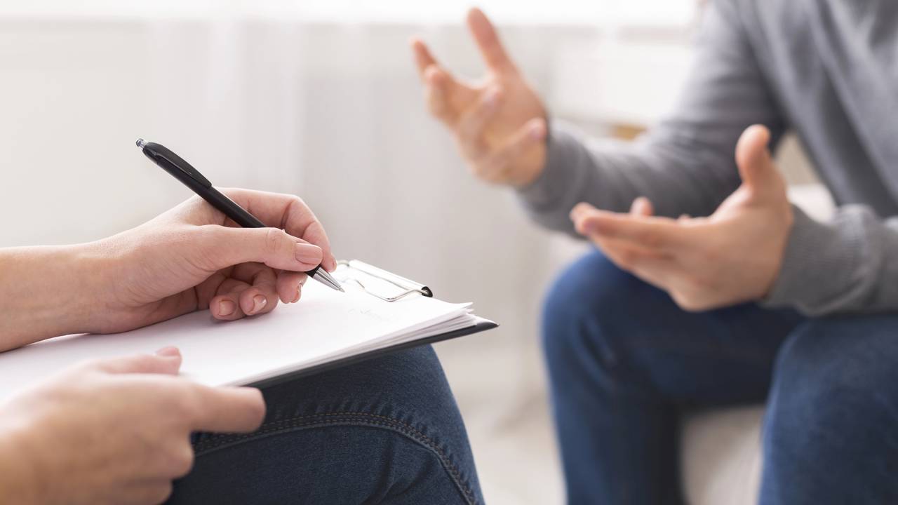 Algumas pessoas sempre pedem conselhos, mas não se esforçam para mudar - Créditos: depositphotos.com / Milkos