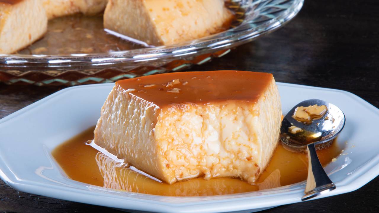 Como preparar pudim cremoso com aquele brilho perfeito na calda