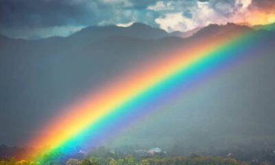 Quando o arco-íris aparece em dobro, algo especial acontece no céu