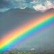 Quando o arco-íris aparece em dobro, algo especial acontece no céu