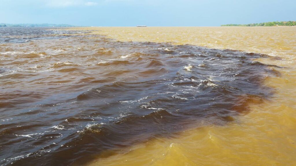 O mistério por trás dos rios que mudam de cor naturalmente