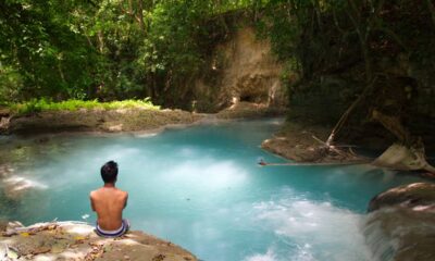 O fenômeno natural que faz os rios “respirarem” bolhas de ar e surpreender quem observa de perto