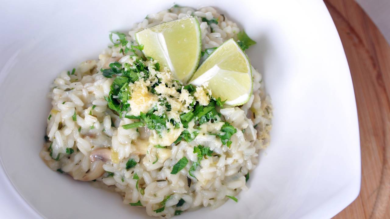 O risoto de limão siciliano que conquistou os chefs pelo sabor fresco e sofisticado