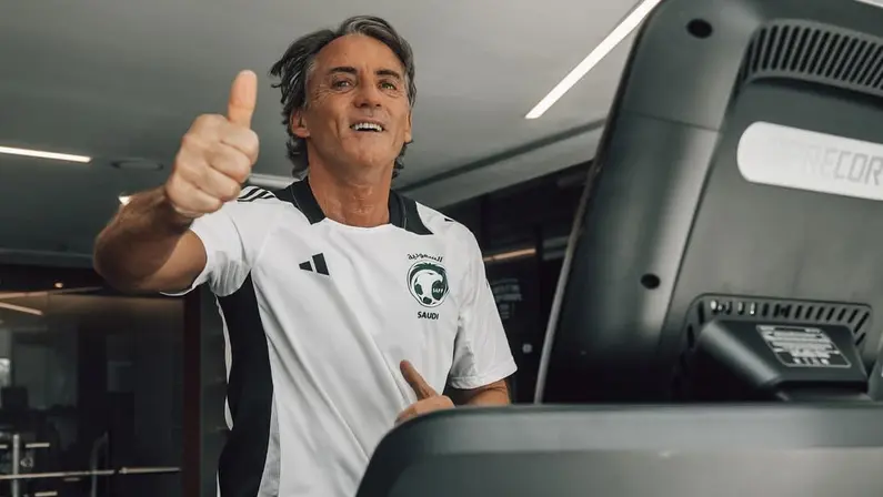 Sonho de John Textor, Roberto Mancini acerta com clube no Catar